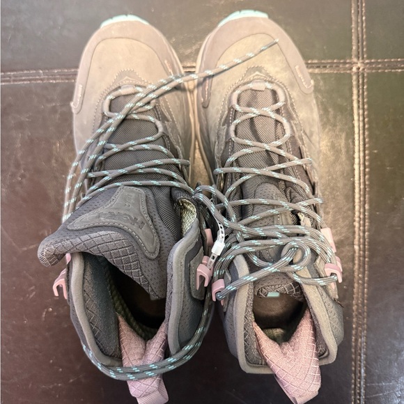 NEW Hoka One Kaha 2 GORE-TEX Size 9B Womens Castlerock Coastal Grey Hiking Boots - Picture 3 of 5